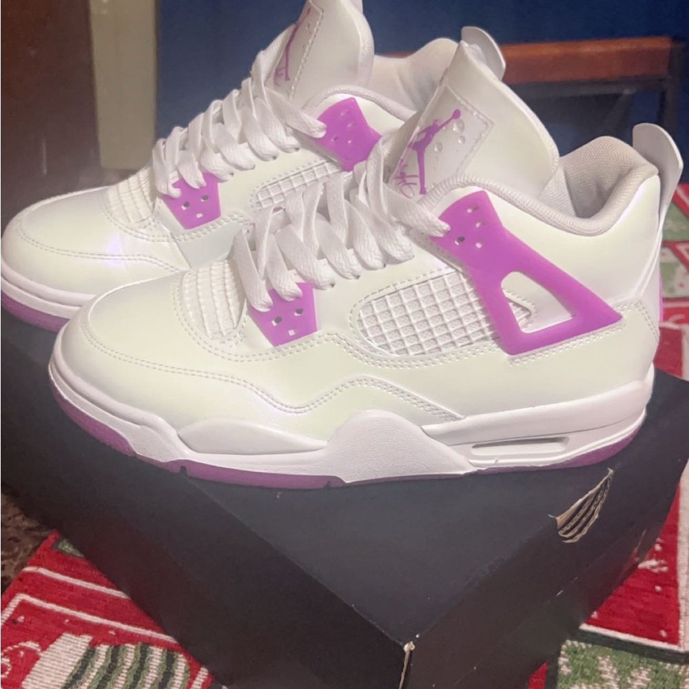 Jordan 4s - Picture 3 of 4